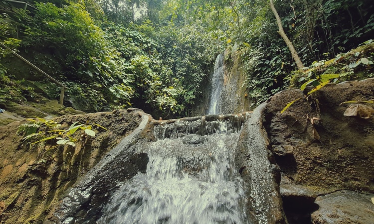 Pesona Air Terjun Batu Putu di Lampung